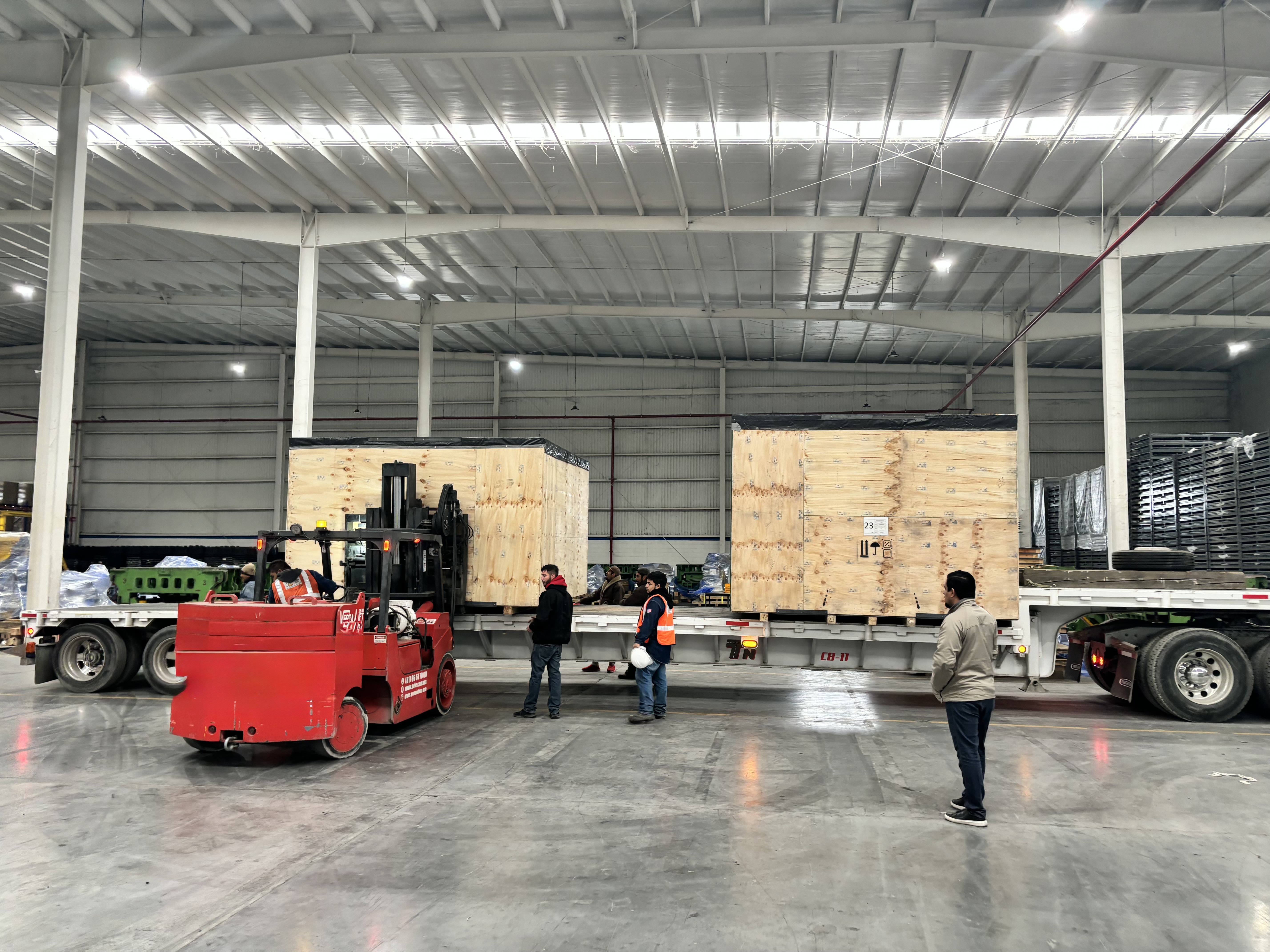 Descarga y entrega final en planta en México