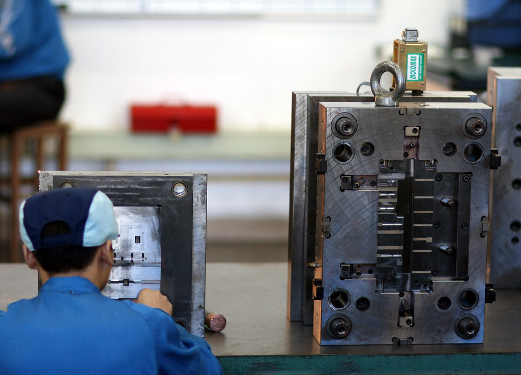 Trabajadores en planta de manufactura